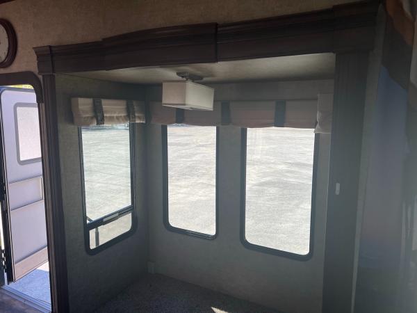 2016 Forest River Sandpiper 389RD - Image 18