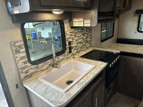 2021 Dutchmen MFG Coleman 202RD - Image 18