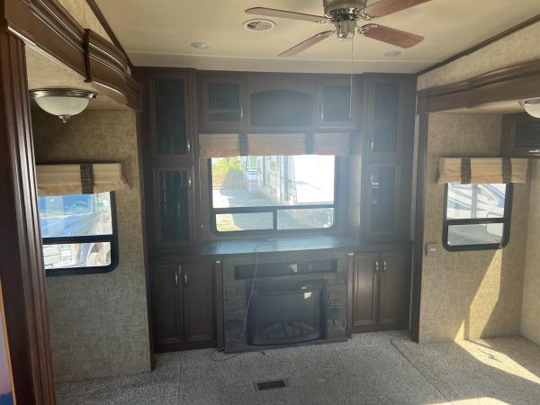 2016 Forest River Sandpiper 389RD - Image 11