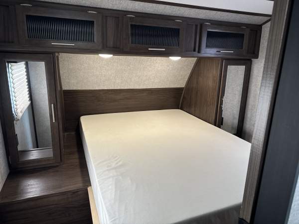 2019 Cherokee by Forest River Alpha Wolf Series M-27RK-L - Image 21