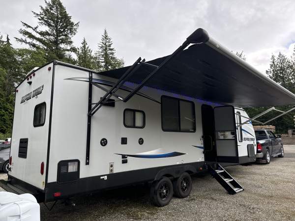 2019 Cherokee by Forest River Alpha Wolf Series M-27RK-L - Image 5