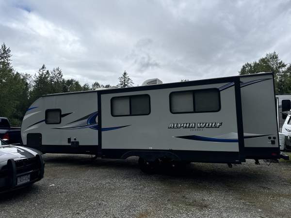 2019 Cherokee by Forest River Alpha Wolf Series M-27RK-L - Image 6