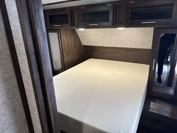 2019 Cherokee by Forest River Alpha Wolf Series M-27RK-L - Image 20