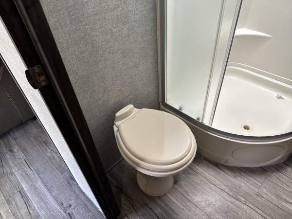 2019 Cherokee by Forest River Alpha Wolf Series M-27RK-L - Image 26