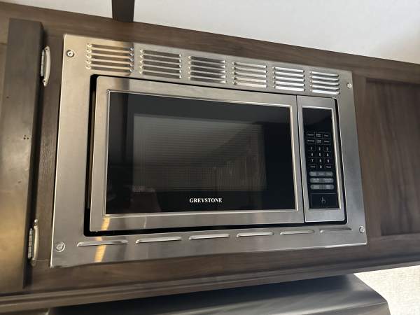 2019 Cherokee by Forest River Alpha Wolf Series M-27RK-L - Image 29