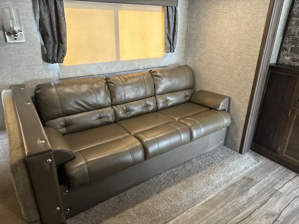 2019 Cherokee by Forest River Alpha Wolf Series M-27RK-L - Image 13