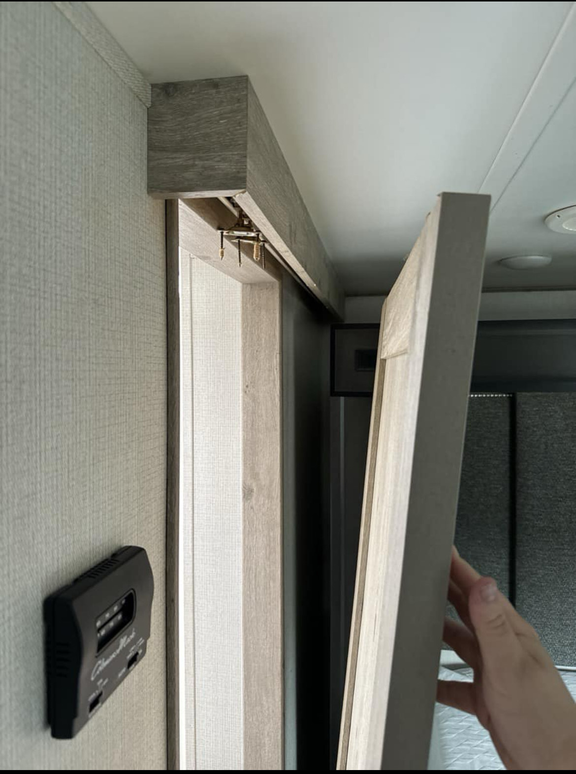 2021 Keystone Avalanche 390DS - Image 17