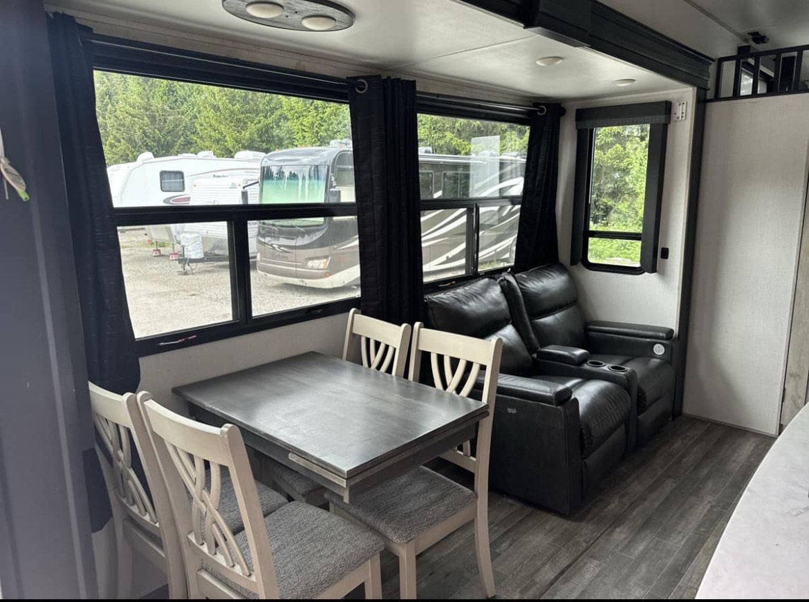 2021 Keystone Avalanche 390DS - Image 22