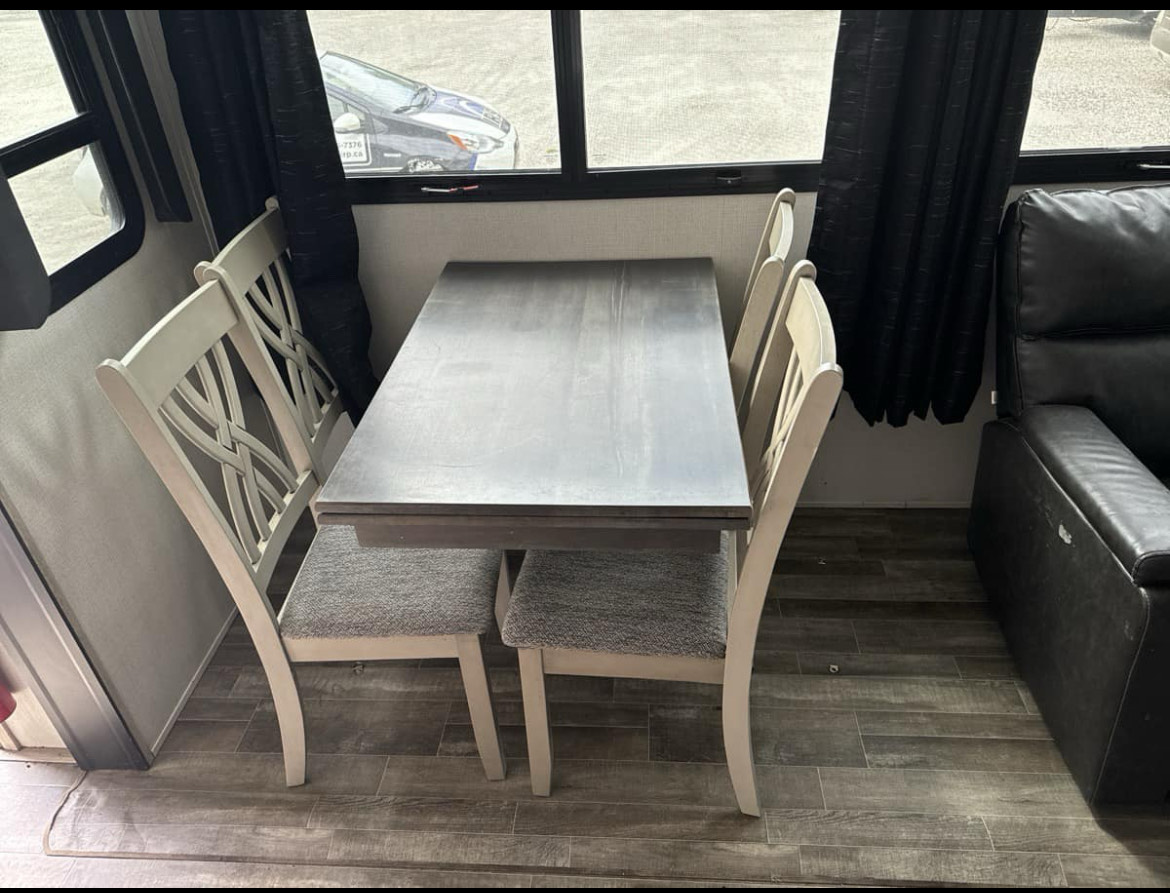 2021 Keystone Avalanche 390DS - Image 10