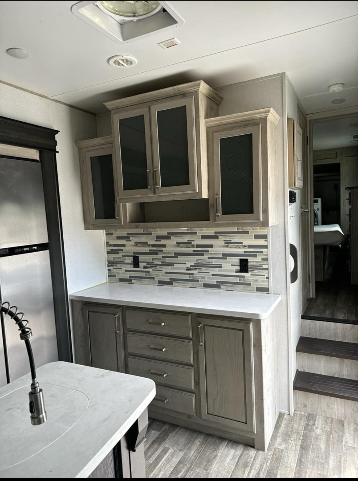 2021 Keystone Avalanche 390DS - Image 8