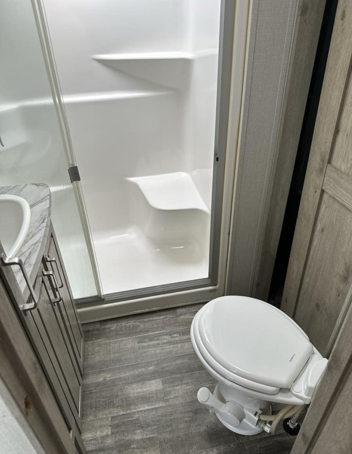 2021 Keystone Avalanche 390DS - Image 25