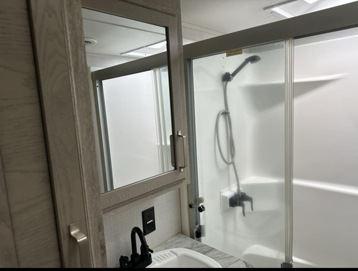 2021 Keystone Avalanche 390DS - Image 23