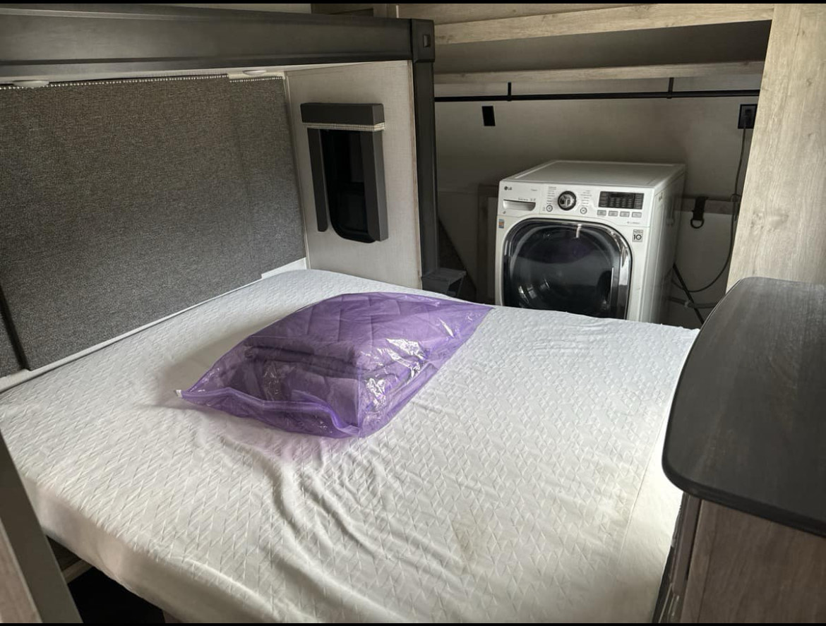 2021 Keystone Avalanche 390DS - Image 20