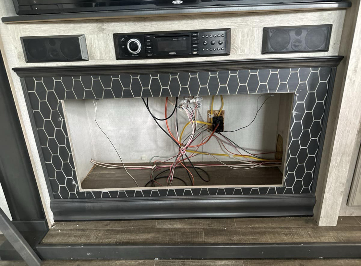 2021 Keystone Avalanche 390DS - Image 18