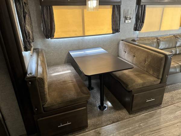 2019 Cherokee by Forest River Alpha Wolf Series M-27RK-L - Image 12