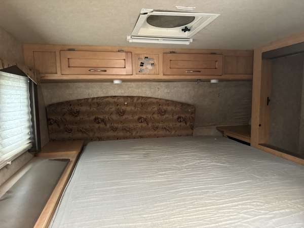 2014 Adventurer LP Camper 86SBS - Image 7