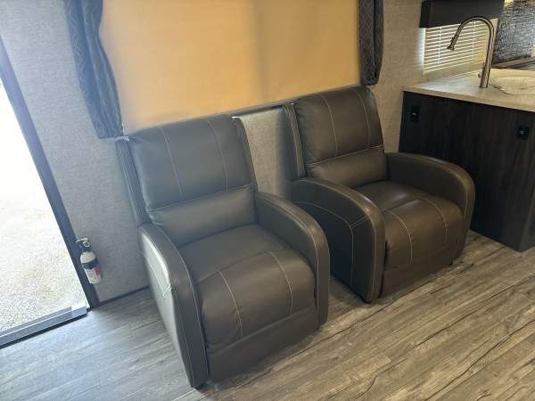 2019 Cherokee by Forest River Alpha Wolf Series M-27RK-L - Image 22