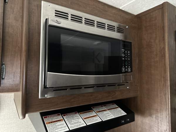 2017 Keystone Hideout 24BHS - Image 21