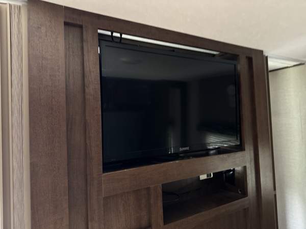 2017 Keystone Hideout 24BHS - Image 13