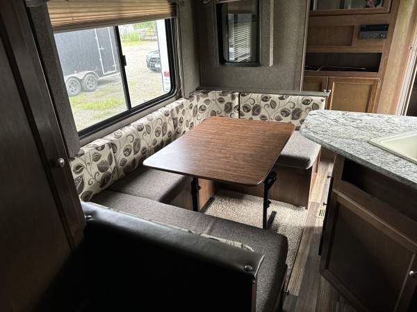 2017 Keystone Hideout 24BHS - Image 10