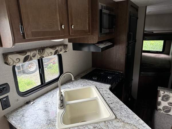 2017 Keystone Hideout 24BHS - Image 14