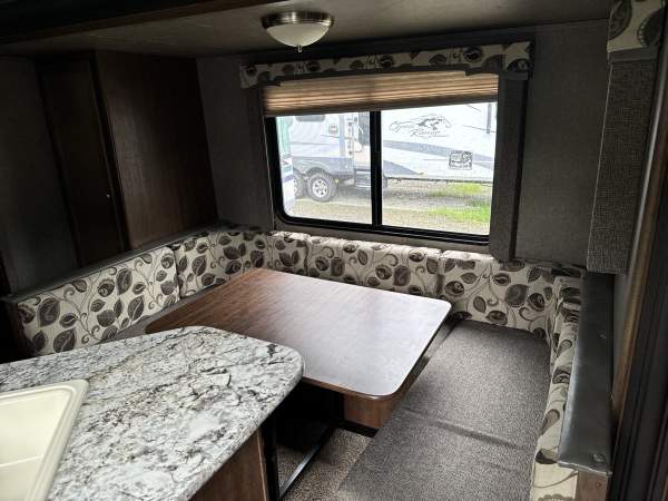 2017 Keystone Hideout 24BHS - Image 11