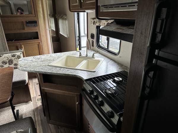 2017 Keystone Hideout 24BHS - Image 9