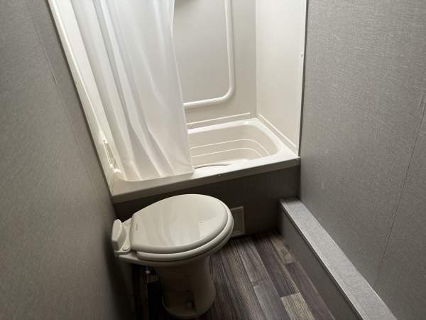 2017 Keystone Hideout 24BHS - Image 26