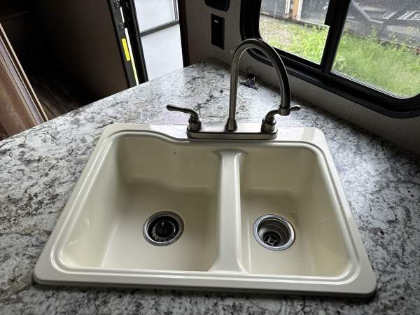 2017 Keystone Hideout 24BHS - Image 16