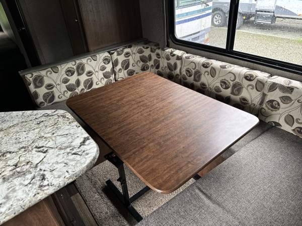 2017 Keystone Hideout 24BHS - Image 12