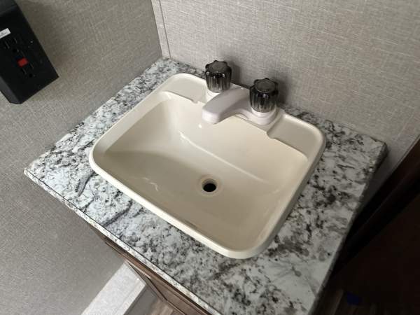 2017 Keystone Hideout 24BHS - Image 25