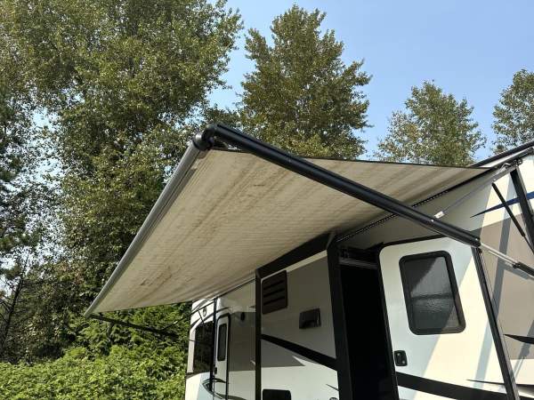 2017 Jayco Octane T32C Toy Hauler - Image 7