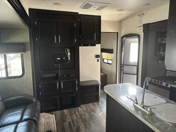 2017 Jayco Octane T32C Toy Hauler - Image 9