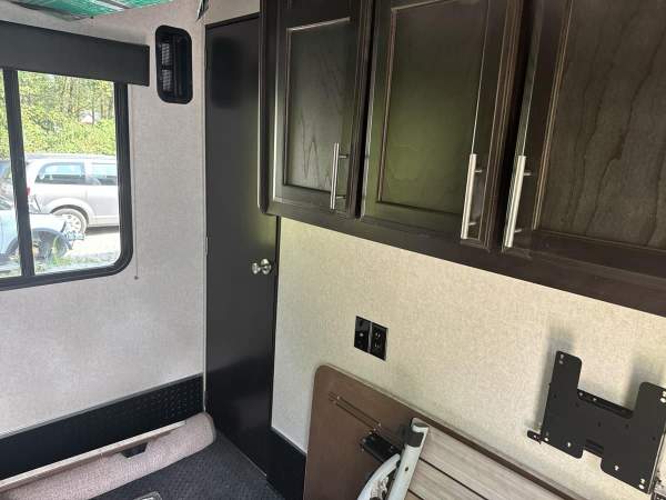 2017 Jayco Octane T32C Toy Hauler - Image 13