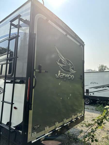 2017 Jayco Octane T32C Toy Hauler - Image 5