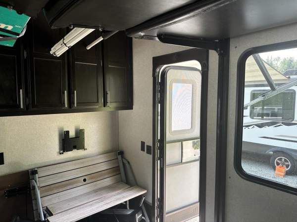 2017 Jayco Octane T32C Toy Hauler - Image 18