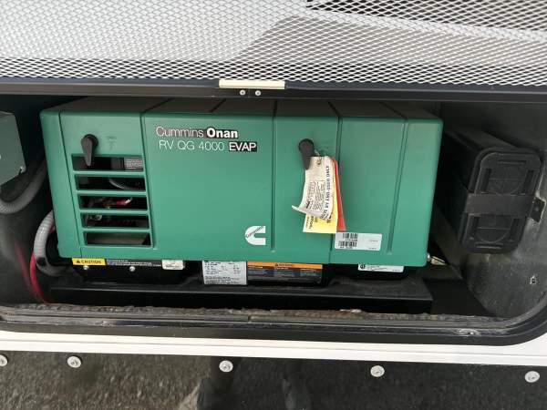 2017 Jayco Octane T32C Toy Hauler - Image 29