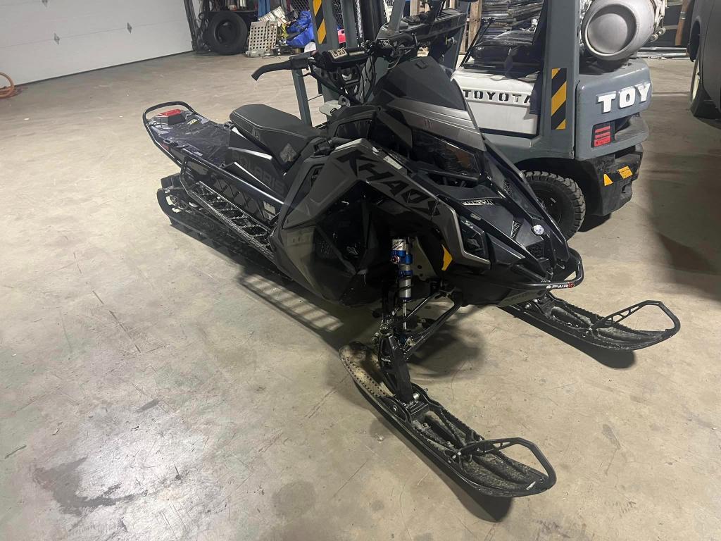 2022 Polaris Snowmobile Boost RMK Slash 165 - Image 3