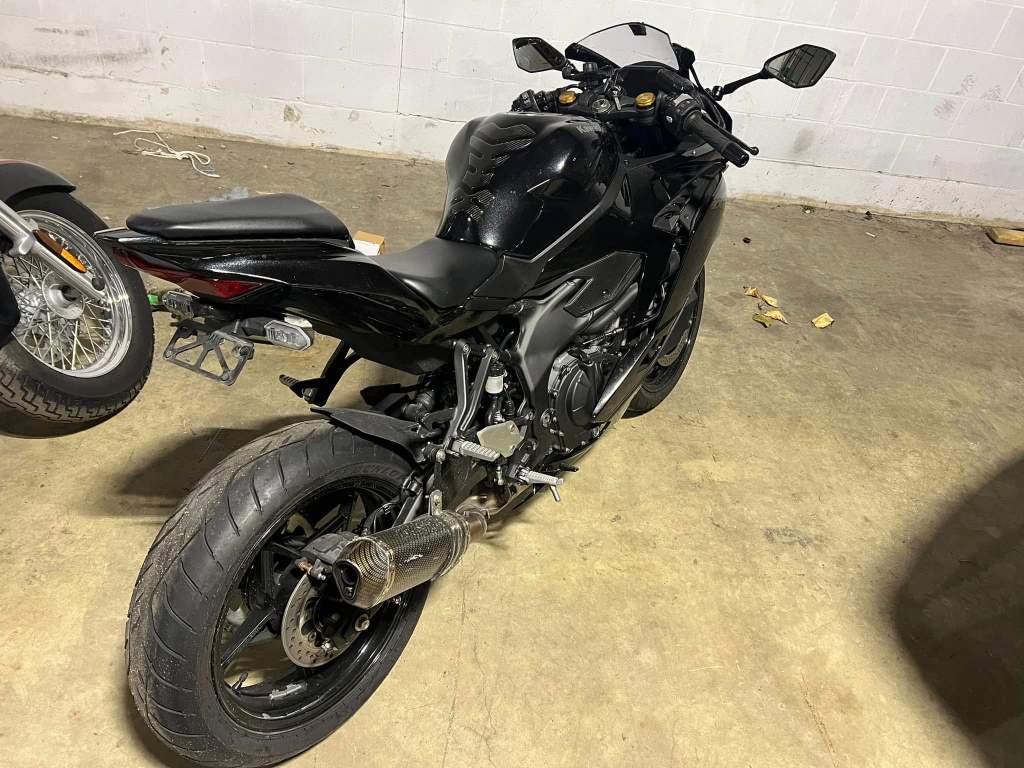 2023 Kawasaki Ninja ZX-4R - Image 3