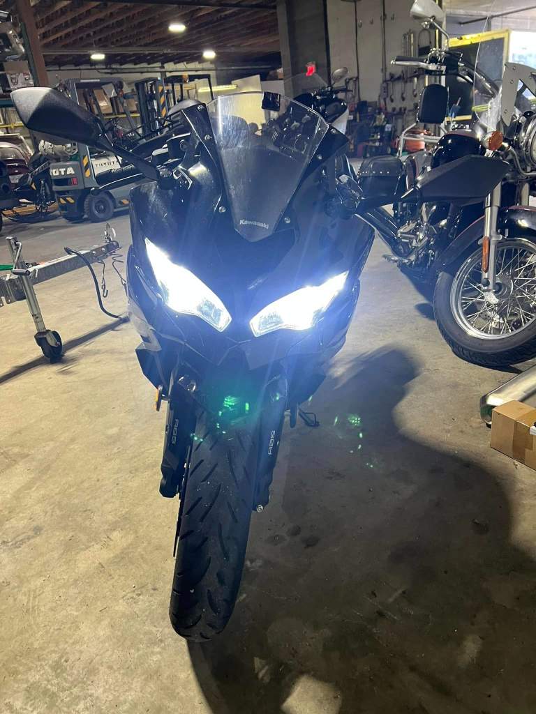 2023 Kawasaki Ninja ZX-4R - Image 5