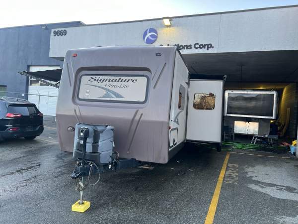 2013 Rockwood Signature Ultra 8312SS