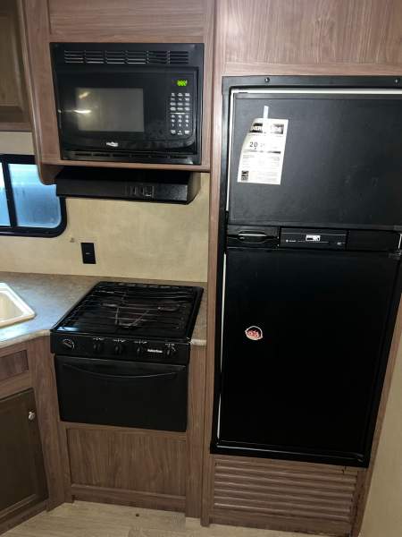 2017 Dutchmen Coleman 295QB - Image 12