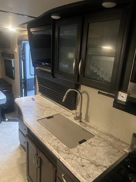 2019 Grand Design Imagine 17MKE - Image 10