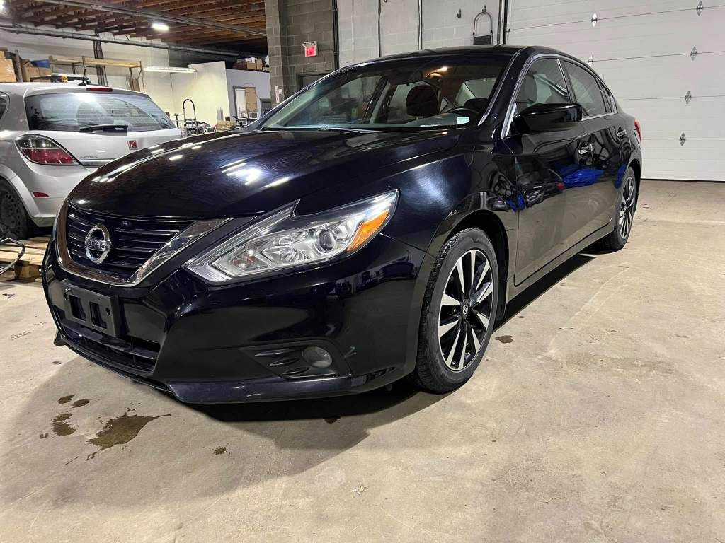 2018 Nissan Altima SV - Image 2