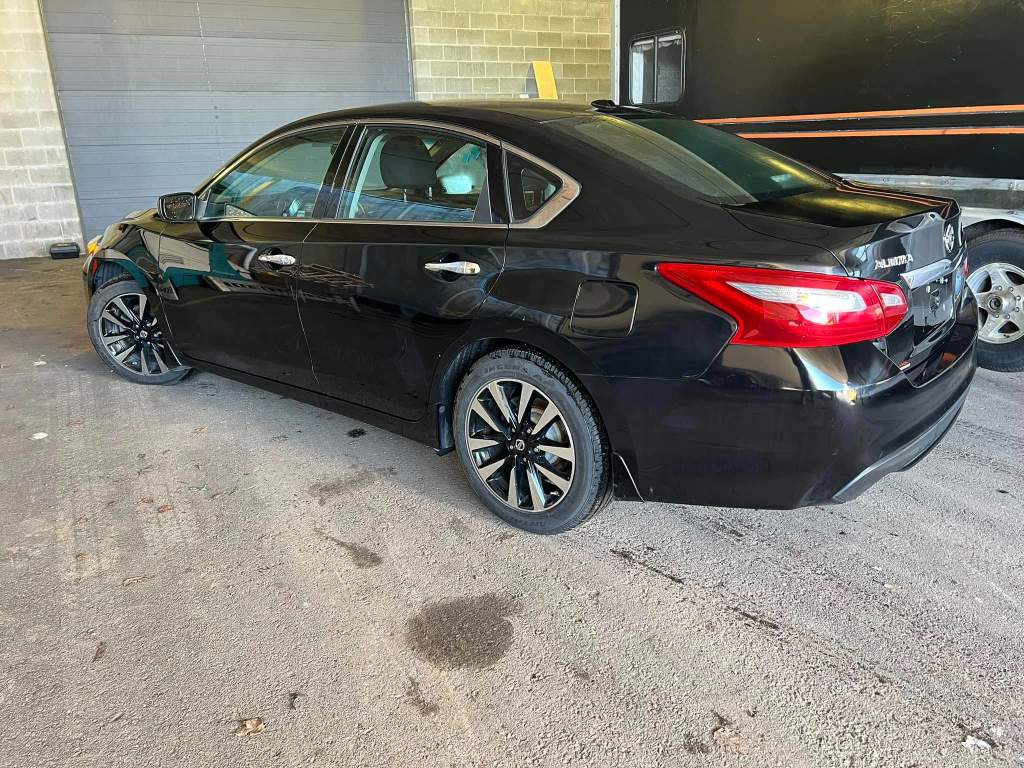 2018 Nissan Altima SV - Image 5