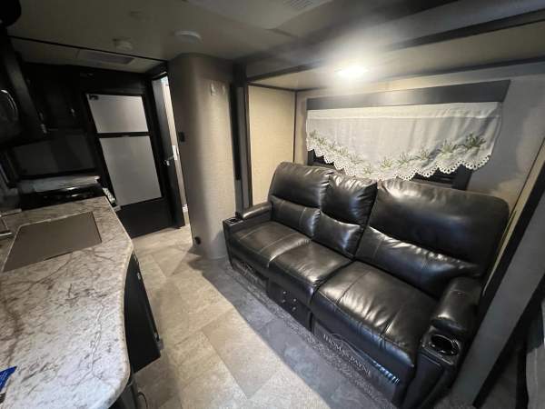 2019 Grand Design Imagine 17MKE - Image 7