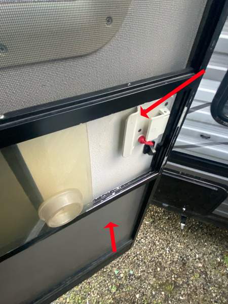 2017 Dutchmen Coleman 295QB - Image 22