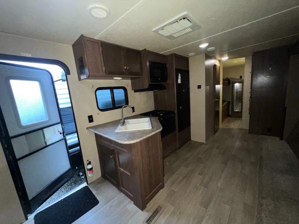 2017 Dutchmen Coleman 295QB - Image 9