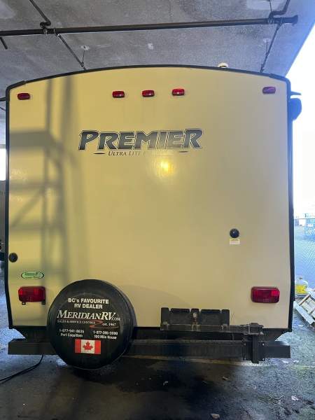 2017 Keystone Premier 19FBR - Image 5