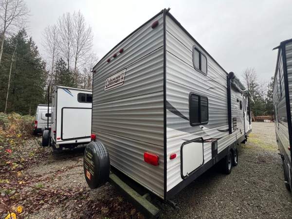 2017 Dutchmen Coleman 295QB - Image 5